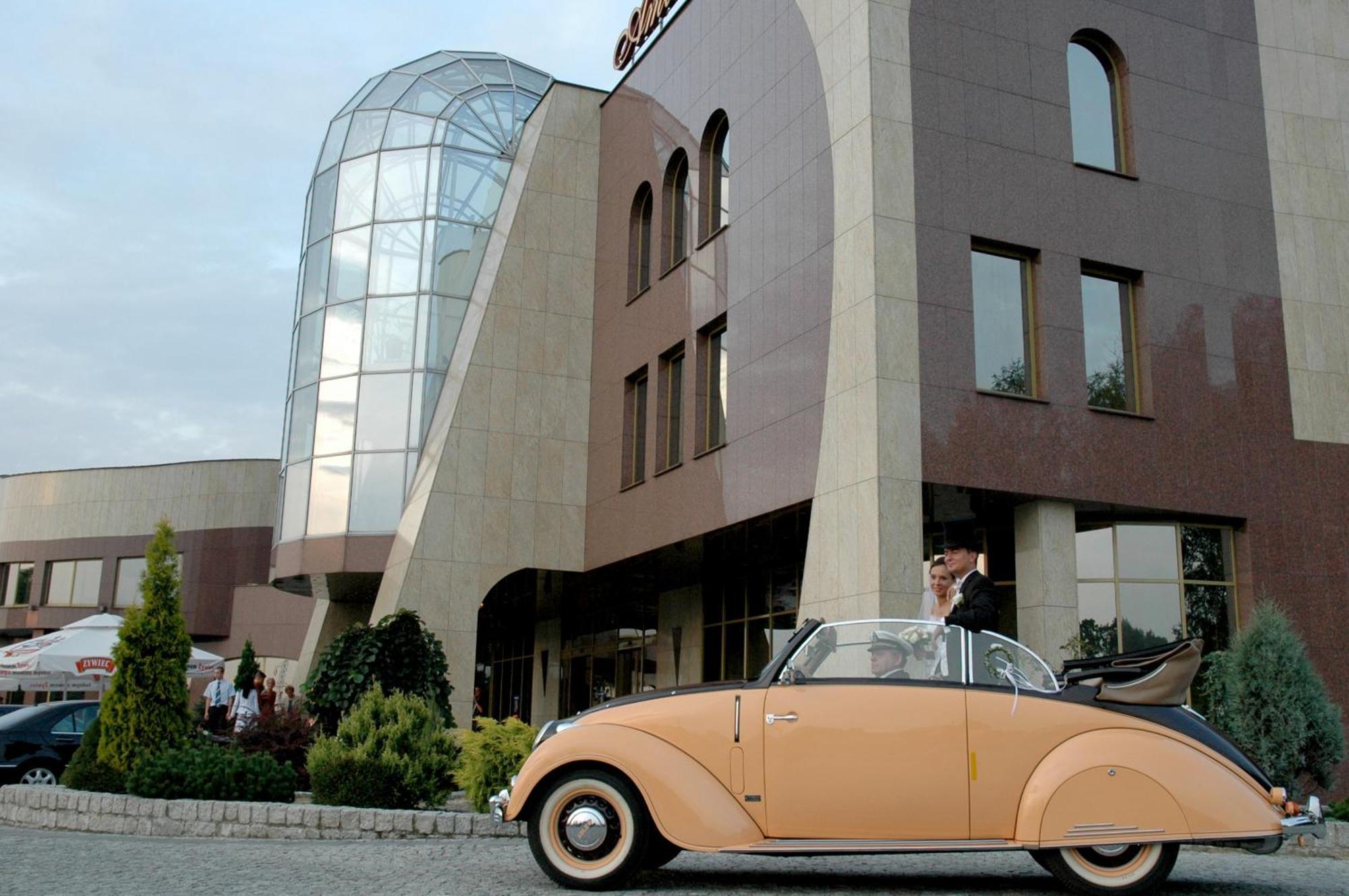 Hotel Amadeus Wodzisław Śląski Exteriör bild