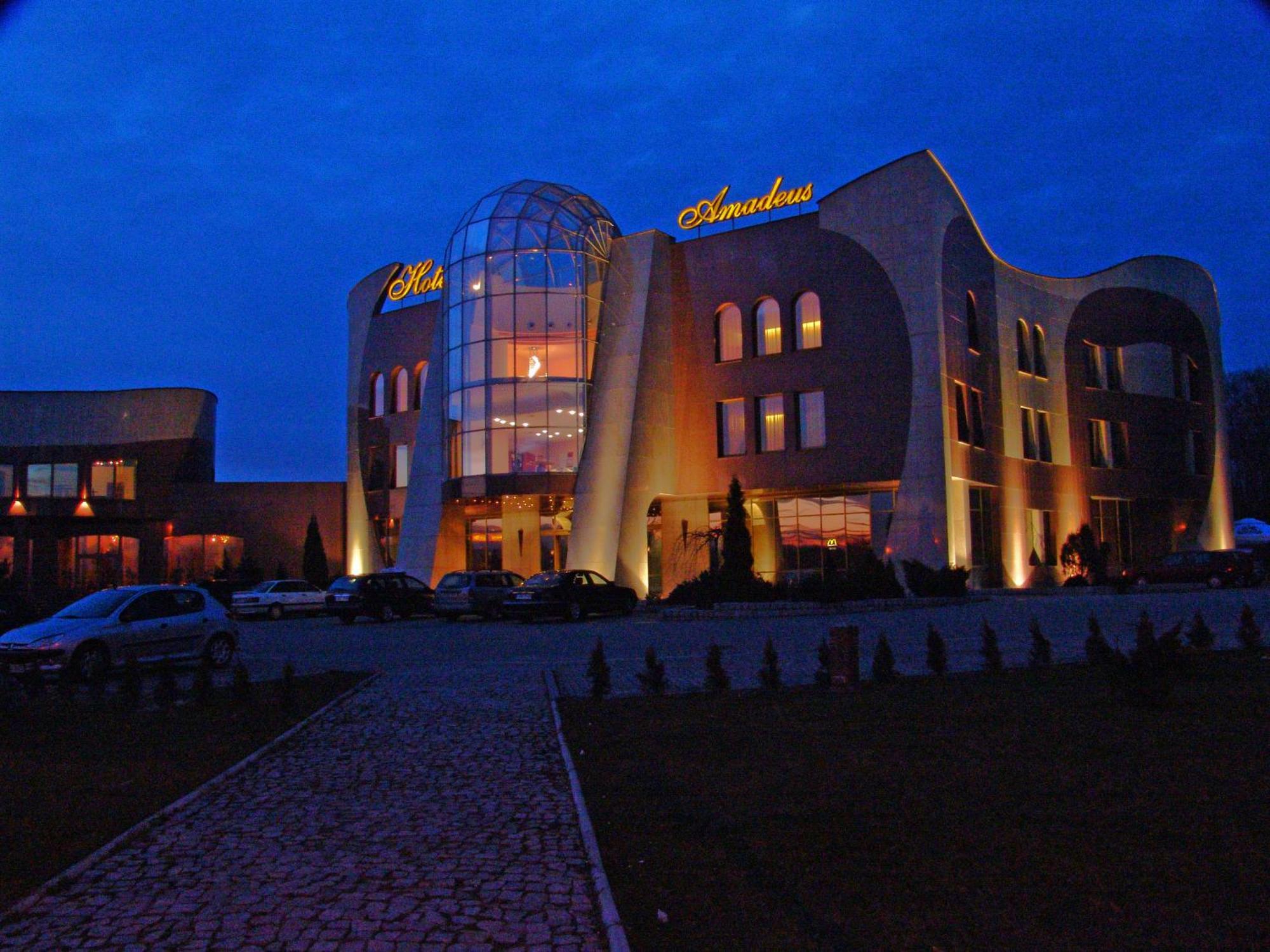 Hotel Amadeus Wodzisław Śląski Exteriör bild