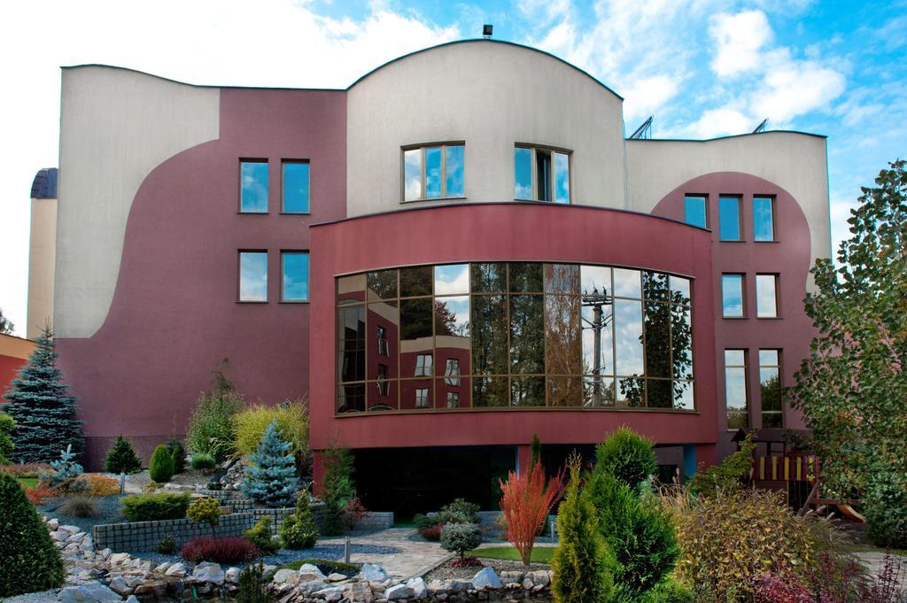 Hotel Amadeus Wodzisław Śląski Exteriör bild