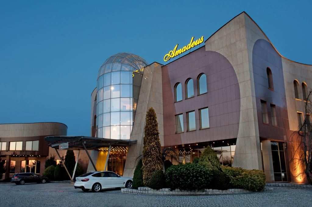 Hotel Amadeus Wodzisław Śląski Exteriör bild